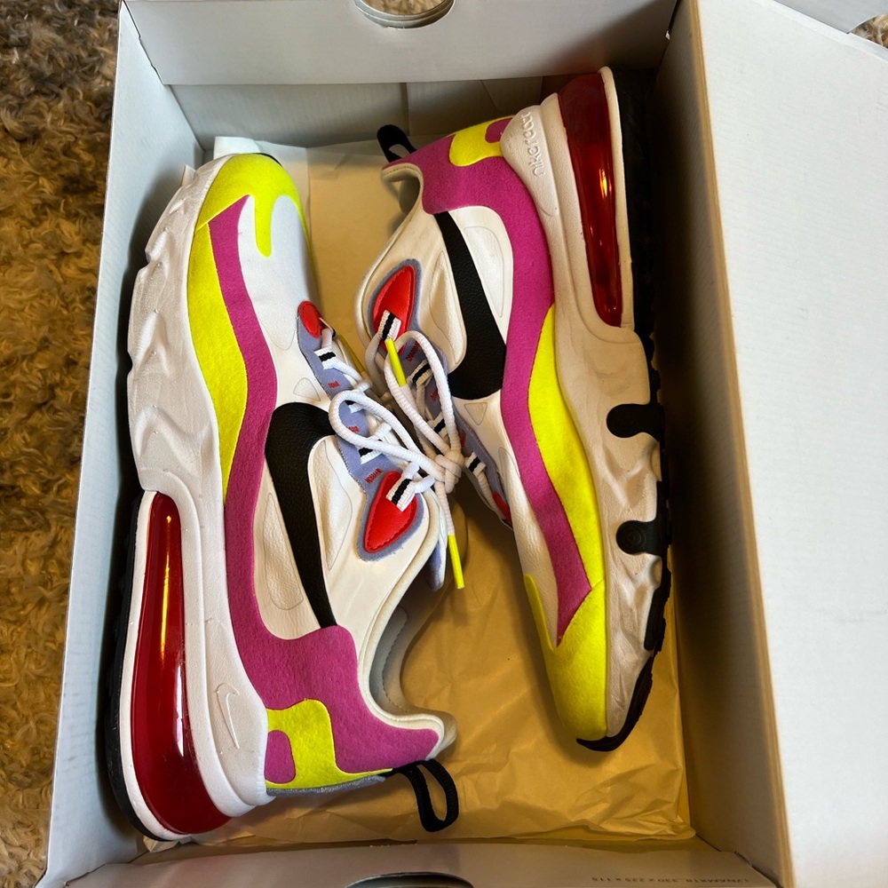 Nike Air Max 270 React W 9